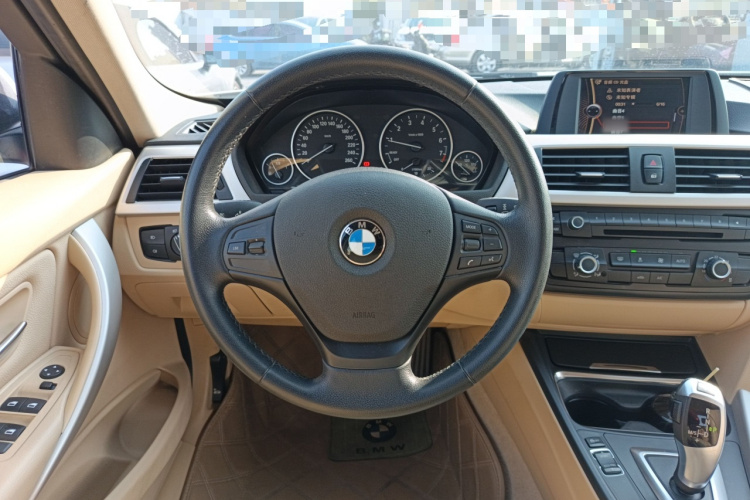 宝马3系 2013款 316i 进取型局部细节13