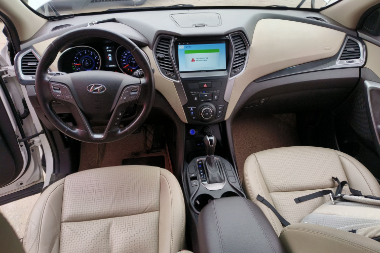 现代 胜达 2013款 2.0T 自动两驱时尚型中控内饰12