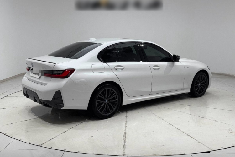 宝马3系 2024款 325i M运动曜夜套装车身外观6005