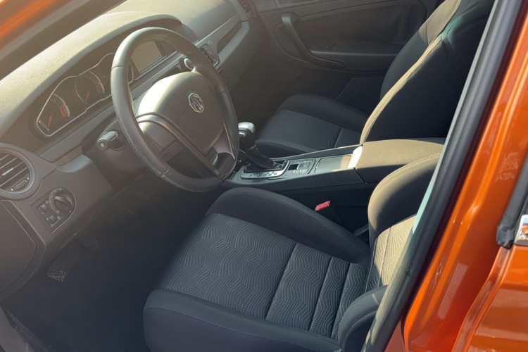 名爵 MG6 2014款 掀背 1.8L 自动驾值版局部细节19