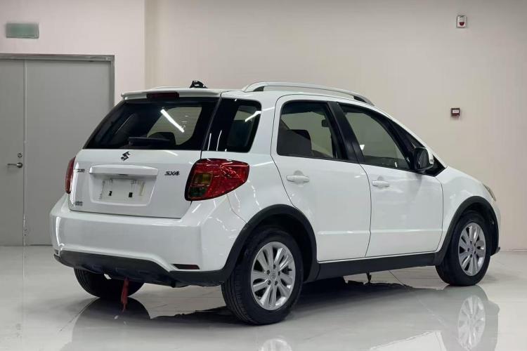 铃木 天语 SX4 2013款 1.6L 手动酷锐型车身外观7