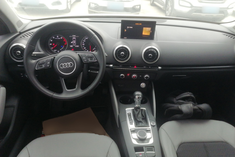 奥迪A3 2017款 Limousine 35 TFSI 时尚型中控内饰12