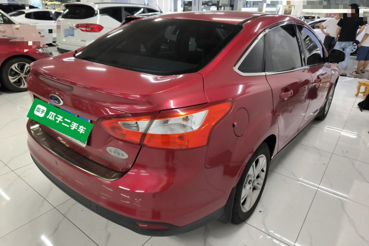 福特 福克斯 2012款 三厢 1.6L 自动风尚型车身外观7