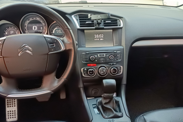 雪铁龙C4L 2016款 1.6T 自动精英型中控内饰12