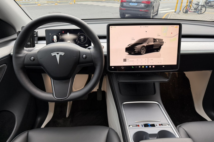特斯拉 Model Y 2023款 后轮驱动版中控内饰13