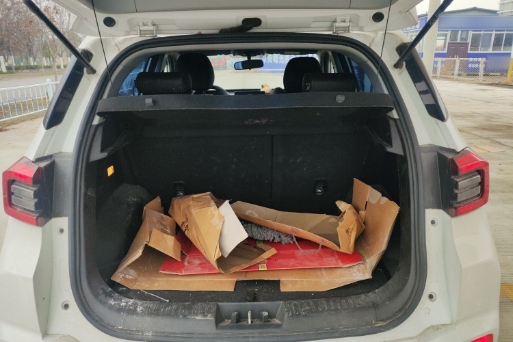 奇瑞 瑞虎5x 2020款 1.5L 手动时尚版机舱底盘23