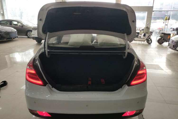 吉利汽车 帝豪 2017款 三厢百万款 1.5L CVT豪华型机舱底盘23