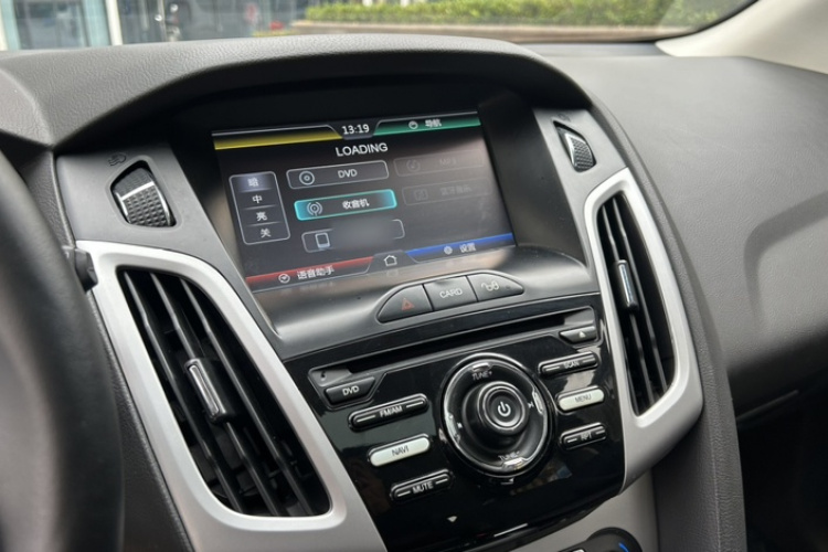 福特 福克斯 2012款 两厢 2.0L 自动豪华运动型中控内饰7003