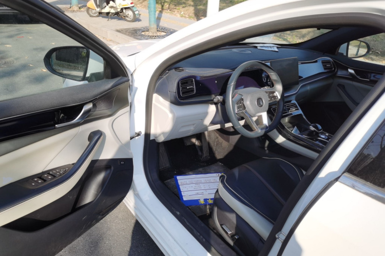 比亚迪 秦PLUS 2021款 DM-i 55KM 旗舰型中控内饰20
