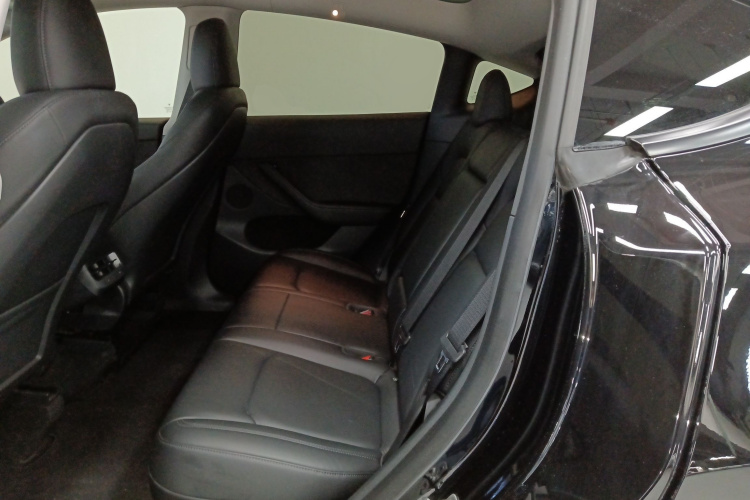 特斯拉 Model Y 2022款 后轮驱动版中控内饰7004