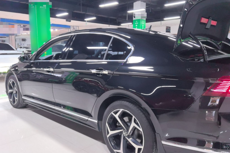 大众 迈腾 2023款 200万辆纪念版 330TSI DSG领先型车身外观6003