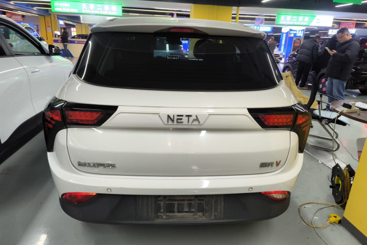 哪吒汽车 哪吒V 2021款 长续航娱乐版升级型车身外观6004