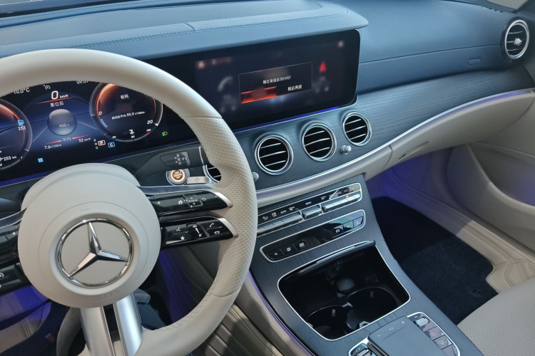 奔驰E级 2022款 改款二 E 300 L 运动豪华型中控内饰12