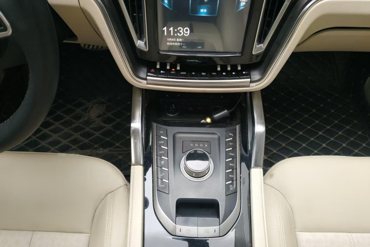 众泰T800 2018款 2.0T 自动尊贵智联型 7座局部细节18