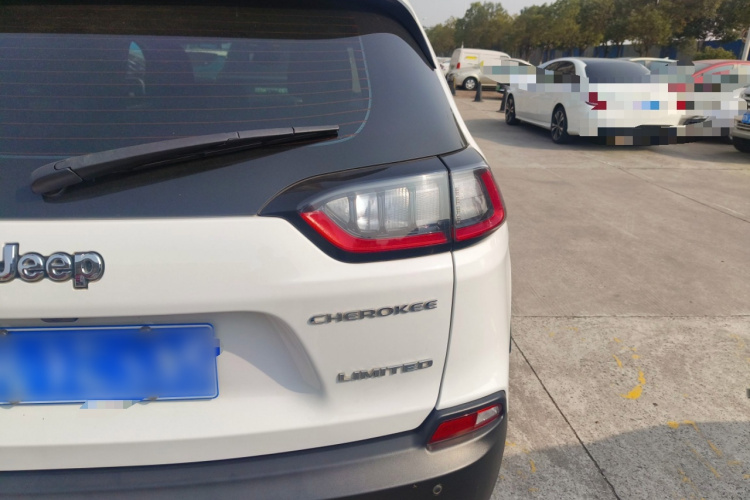 Jeep 自由光 2019款 2.0T 两驱智享版 国V车身外观9