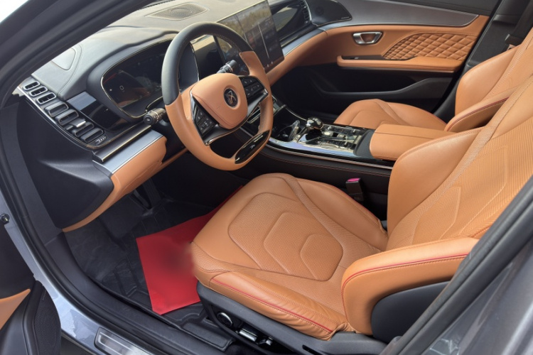 比亚迪 汉 2022款 DM-i 121KM 尊荣型中控内饰7003