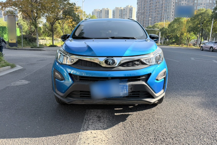 比亚迪 元 2016款 1.5L 手动尊贵型车身外观6003