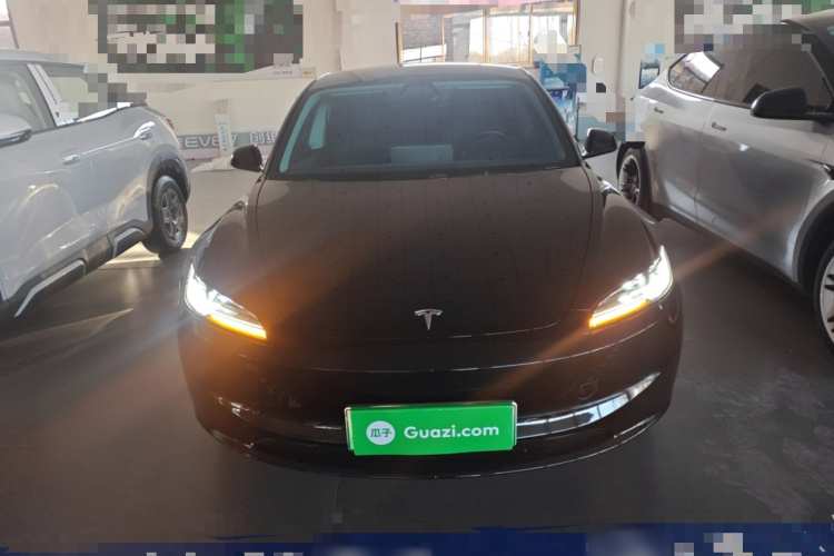 特斯拉 Model 3 2023款 后轮驱动版车身外观2