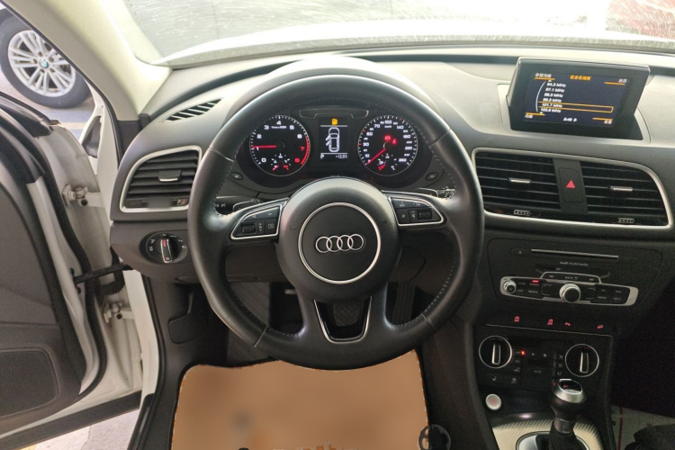 奥迪Q3 2016款 40 TFSI quattro 全时四驱运动型中控内饰13
