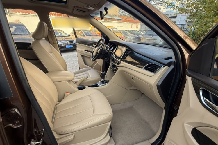 宝骏730 2016款 1.8L iAMT豪华型 7座中控内饰7003