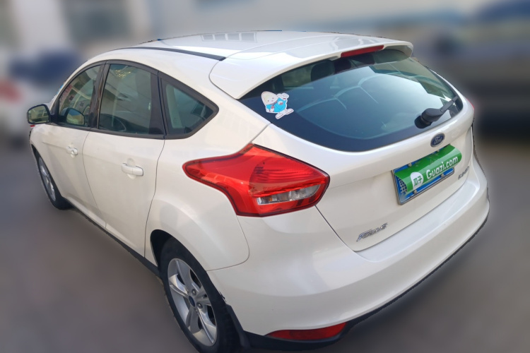 福特 福克斯 2015款 两厢 1.6L 自动舒适型车身外观5