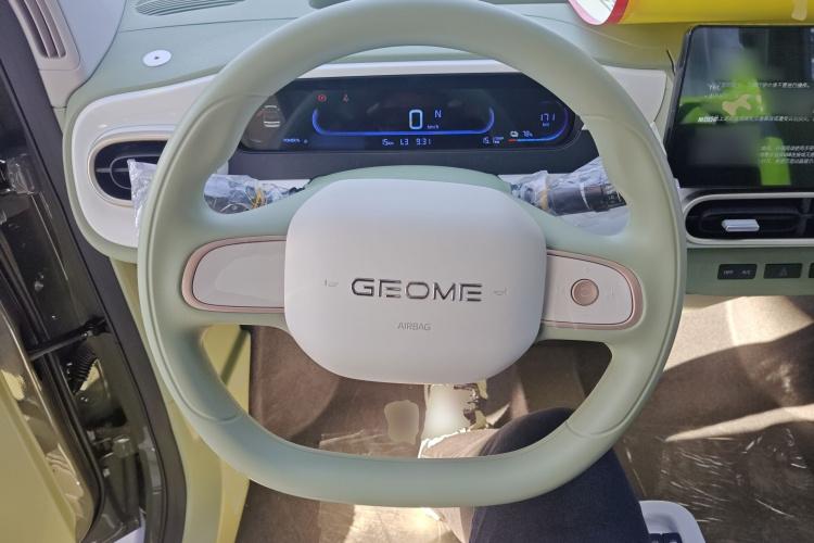 吉利银河 2025款 210km 熊猫骑士中控内饰13