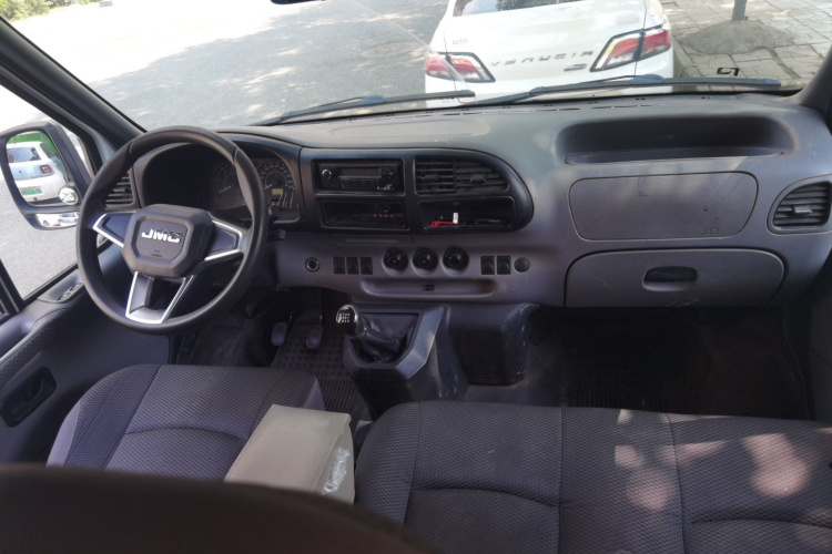 江铃 特顺 2017款 2.8T商运型短轴中顶6/7/8座JX493中控内饰7002