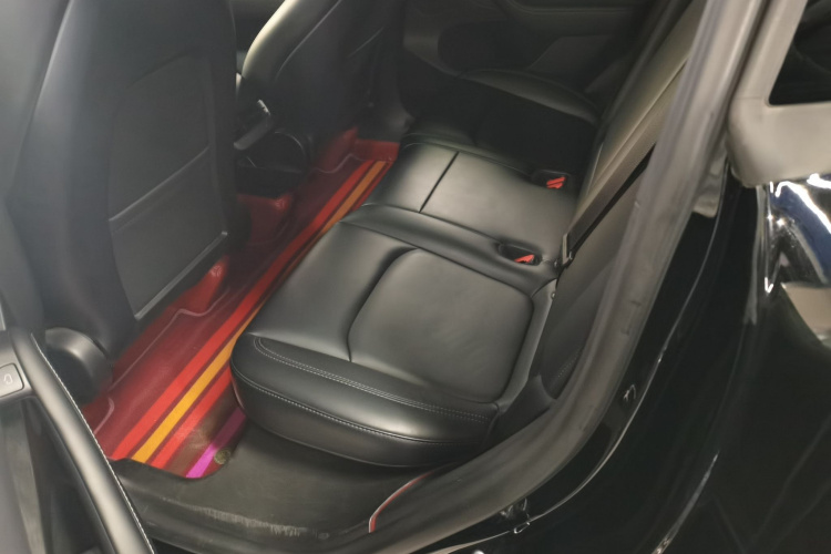 特斯拉 Model Y 2022款 改款 后轮驱动版中控内饰7004