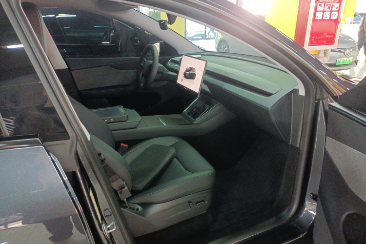特斯拉 Model Y 2025款 后轮驱动版局部细节41