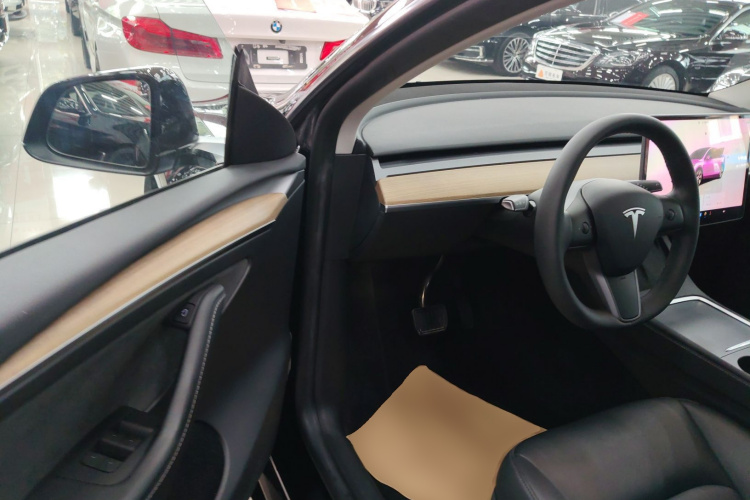特斯拉 Model Y 2022款 改款 后轮驱动版中控内饰20