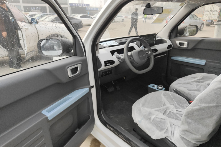 吉利银河 2024款 熊猫mini 200km 耐力熊中控内饰20