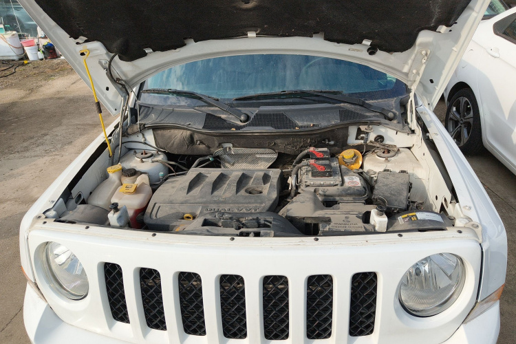 Jeep 自由客 2014款 2.0L 运动增强版局部细节24