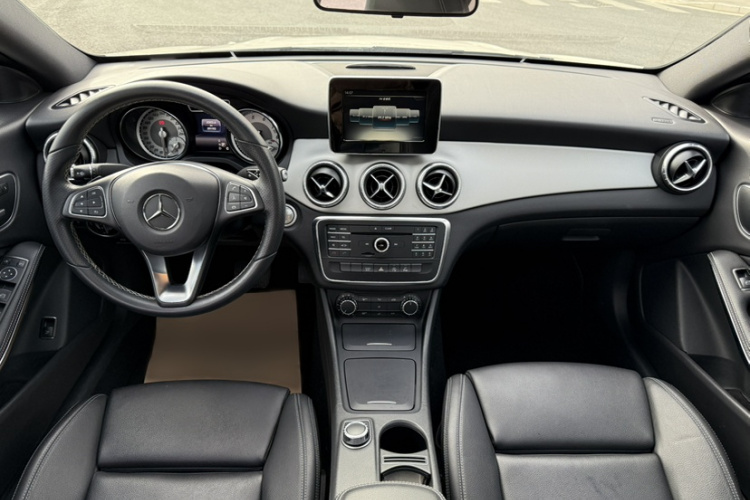 奔驰CLA 2016款 CLA 200 时尚型中控内饰7011