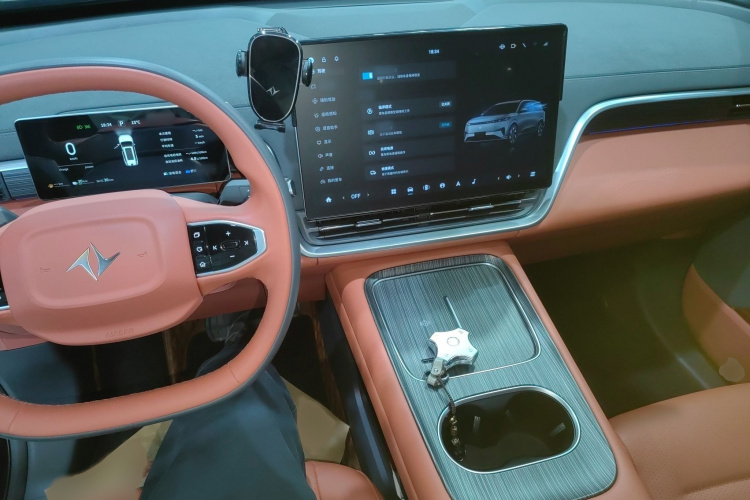 东风奕派 eπ008 2024款 210Max增程版 6座中控内饰7002