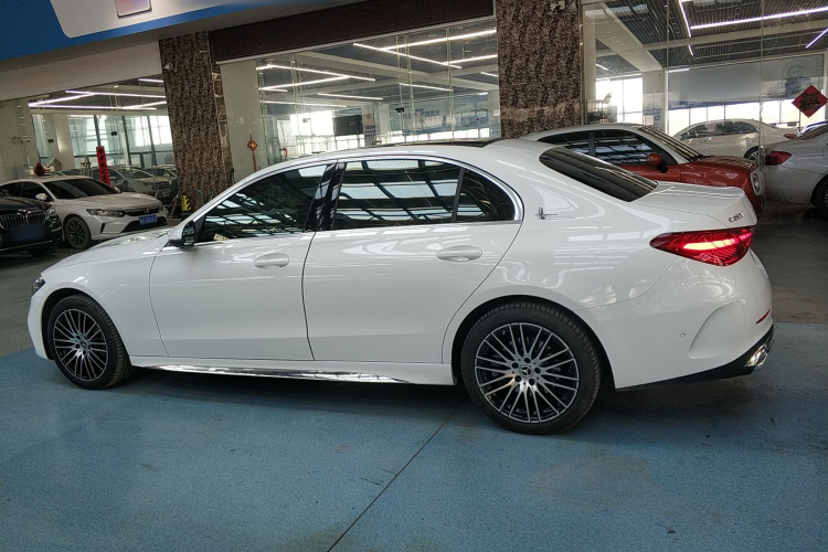 奔驰C级 2024款 改款三 C 260 L 运动版车身外观4