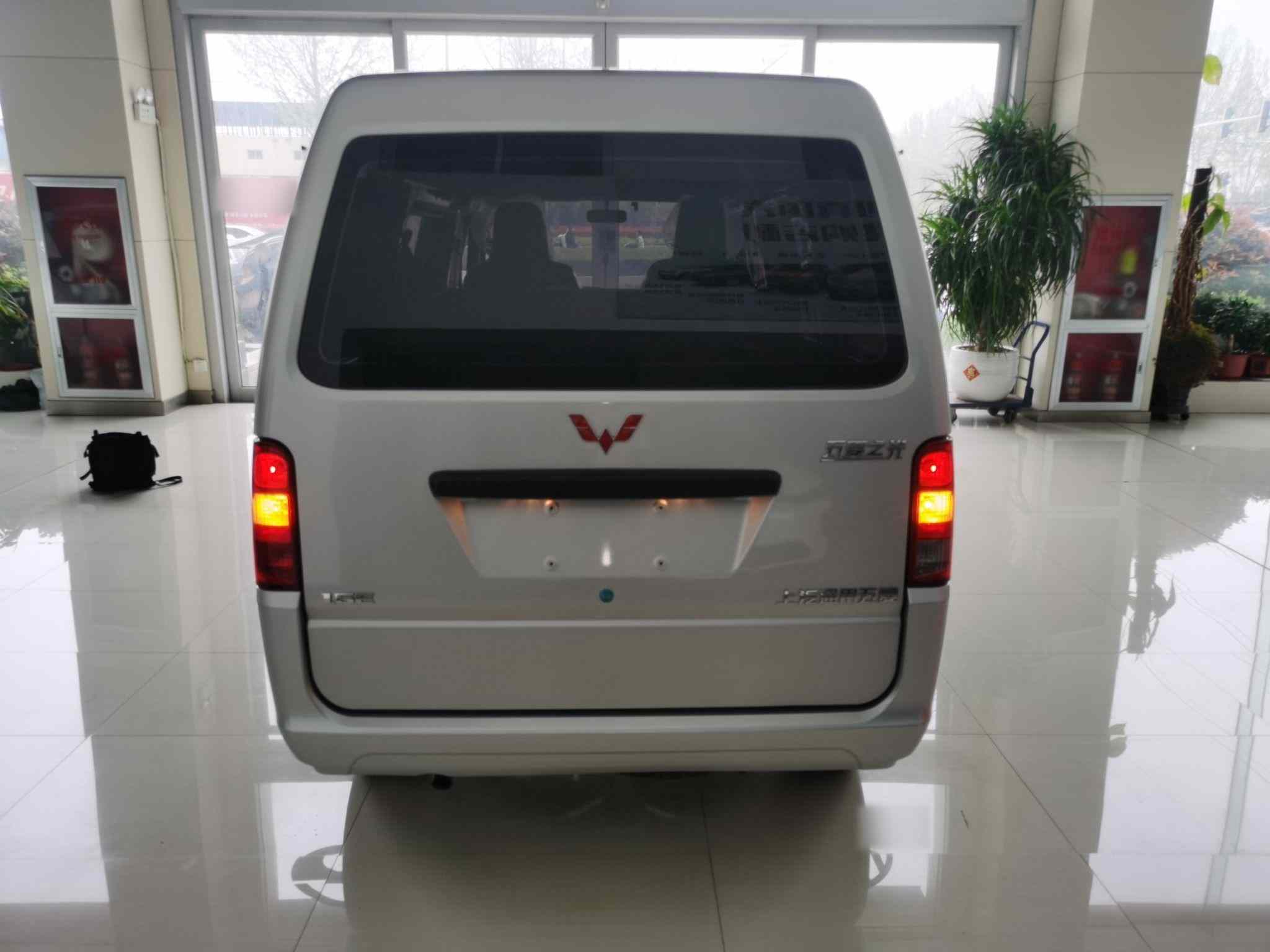 五菱汽车 五菱之光 2023款 1.5L 实用型 5/7座(3)