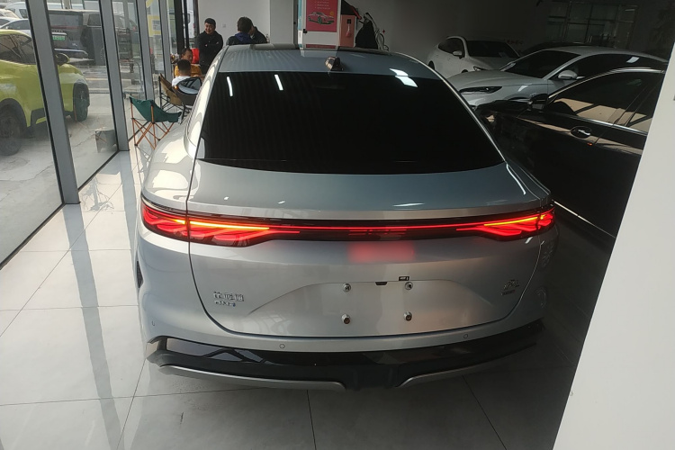 比亚迪 汉L 2025款 DM-i 200KM激光雷达尊享型车身外观6