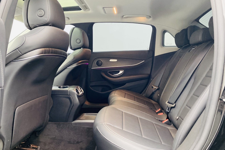 奔驰E级 2019款 E 260 L 运动型中控内饰7007