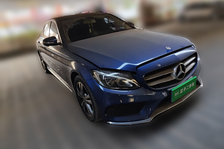 奔驰C级 2017款 改款 C 200 L 运动版车身外观3