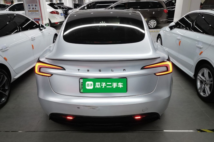 特斯拉 Model 3 2023款 后轮驱动版车身外观6