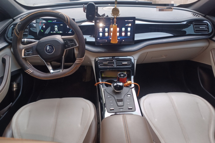 比亚迪 秦PLUS 2024款 荣耀版 DM-i 55KM领先型中控内饰12