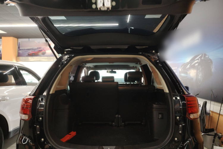 三菱 欧蓝德 2019款 2.0L 两驱畅享版 5座 国VI机舱底盘23