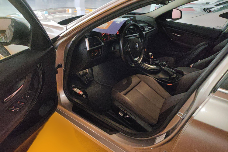 宝马3系 2018款 320Li 时尚型中控内饰7002