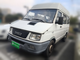 依维柯得意 2017款 2.5T A35客车5-7座47Z5