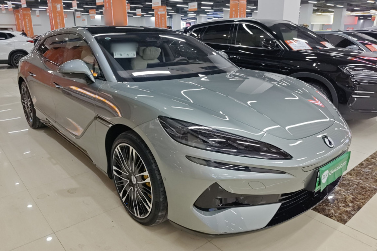 腾势Z9GT 2024款 1100四驱Ultra版车身外观3