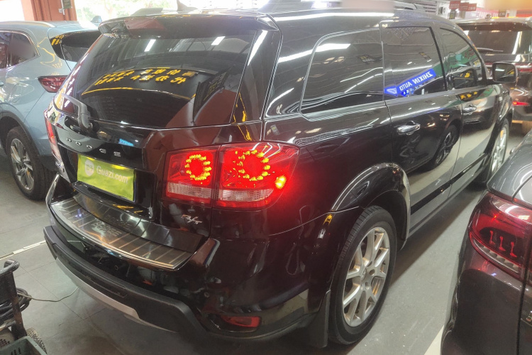 道奇 酷威 2013款 2.4L 两驱尊尚版车身外观7