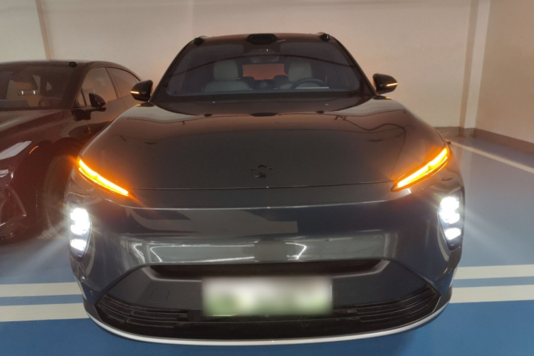 蔚来ES8 2024款 100kWh 签名版车身外观2