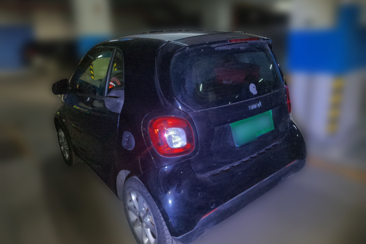 smart fortwo 2015款 1.0L 52千瓦硬顶灵动版车身外观5