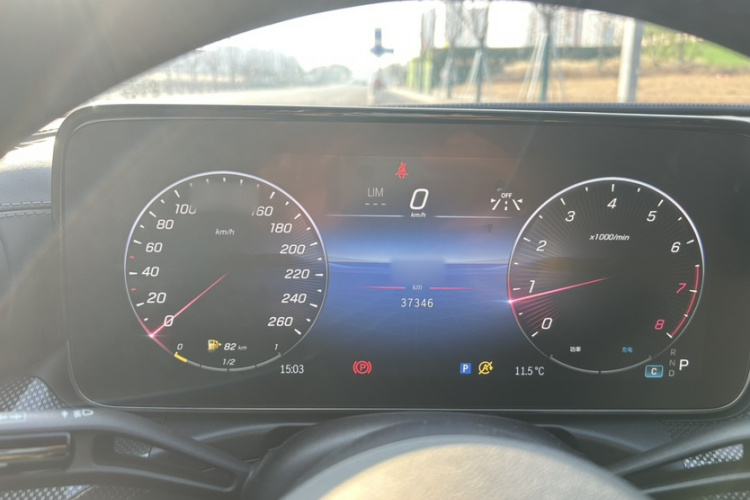 奔驰C级 2023款 C 260 L 运动版中控内饰7008