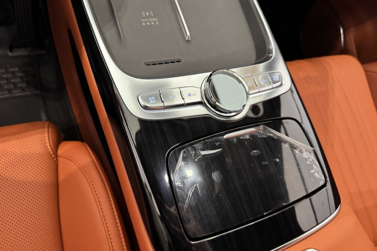 吉利银河 银河M9 2025款 230km 两驱探索版中控内饰7004